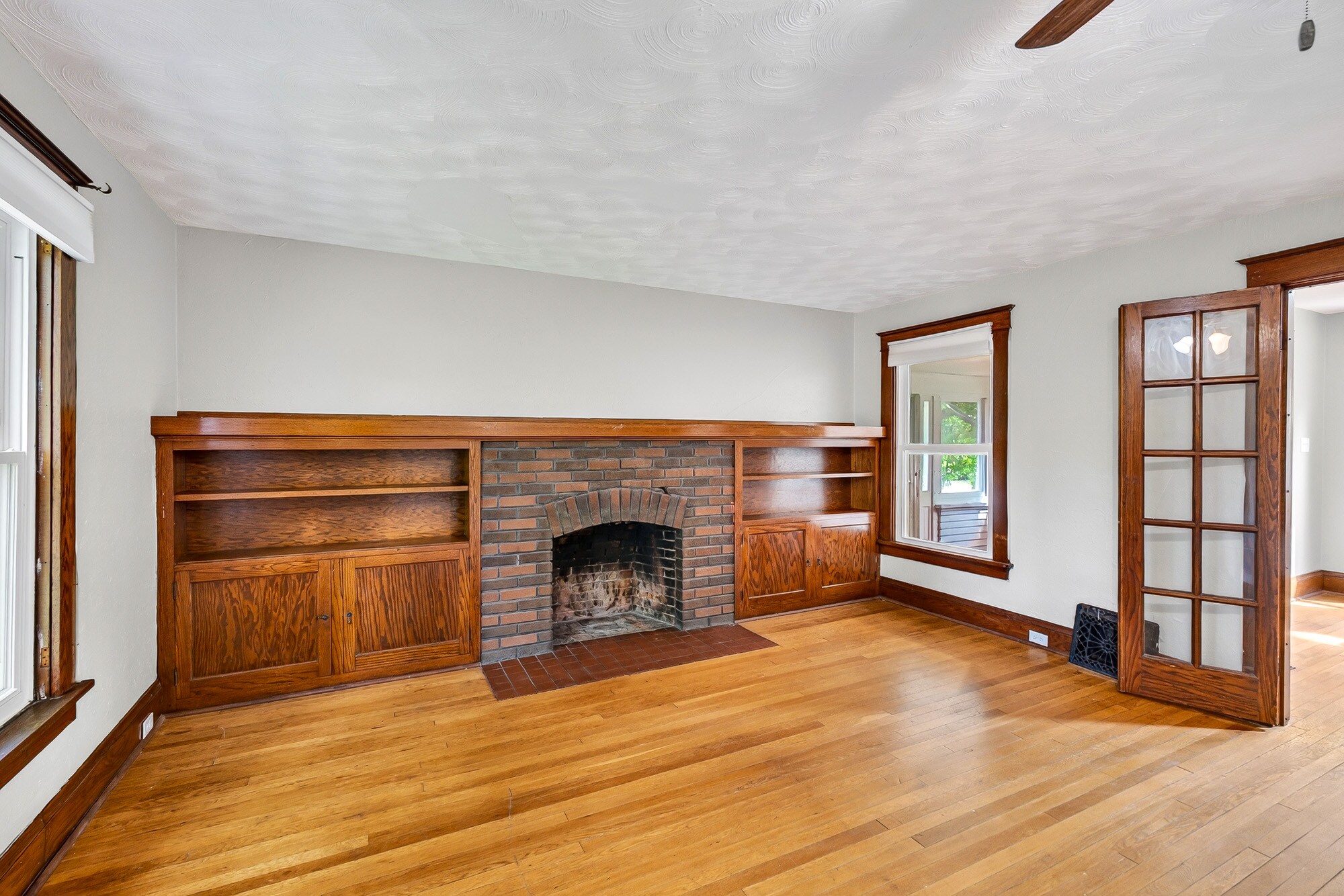 Building Photo - 521 W Whitewater St