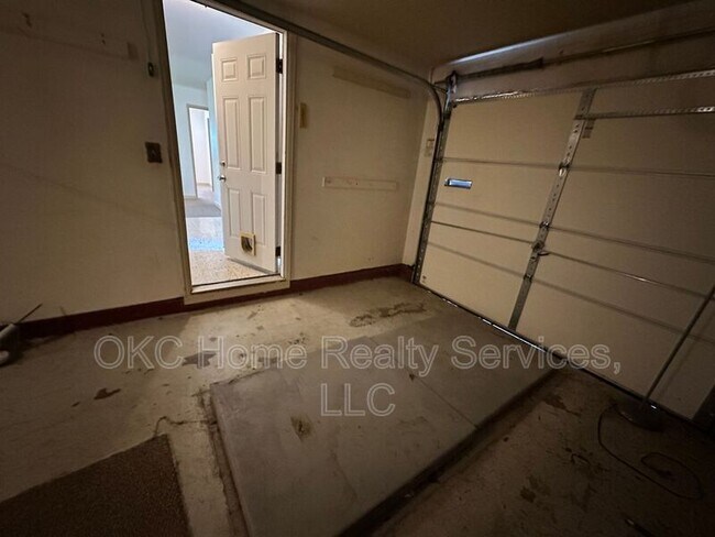 Building Photo - 2809 SW 77th St