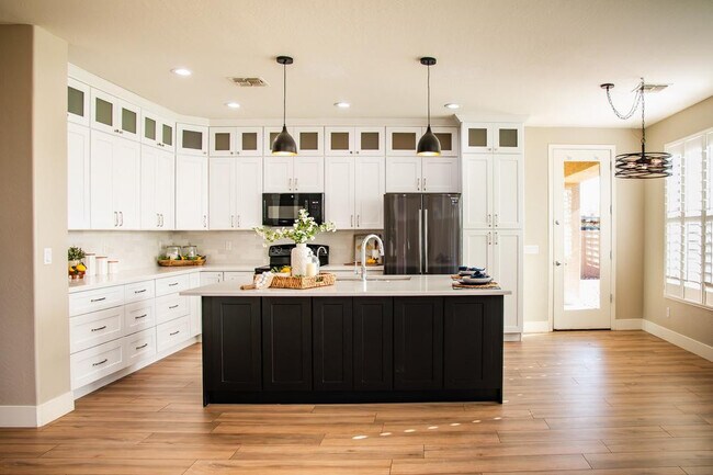 Building Photo - 1874 S 160th Ln