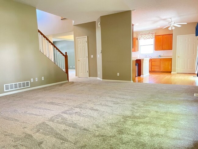 Building Photo - Beautiful 4 bed 2.5 bath 3000+sq ft