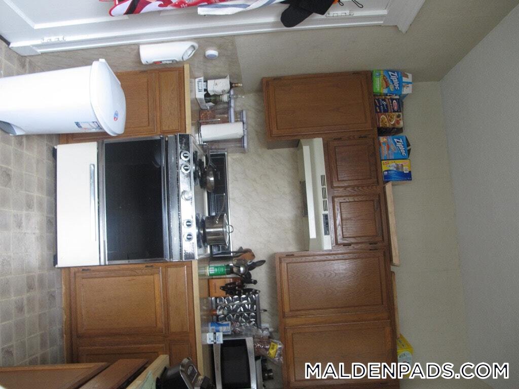 Building Photo - 88 Maple St