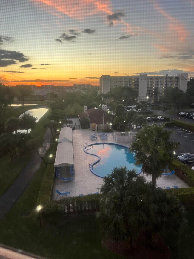 Building Photo - 14475 Strathmore Ln