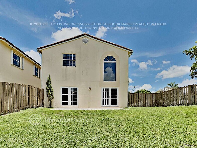 Building Photo - 9820 Fairway Cove Ln