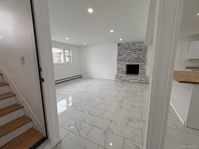 Building Photo - 40 Hillside Ave