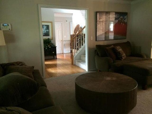 Building Photo - 560 Forest Hill Dr