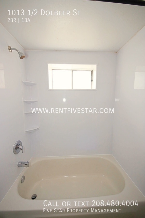 Building Photo - 1013 1/2 Dolbeer St-