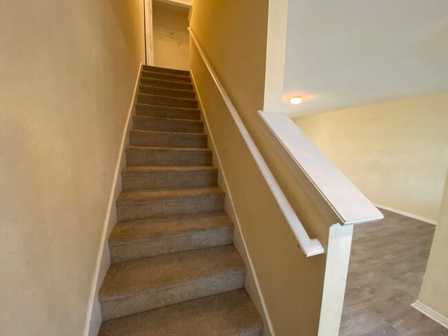 Building Photo - 2 bedroom 2.5 bath in Godley Park