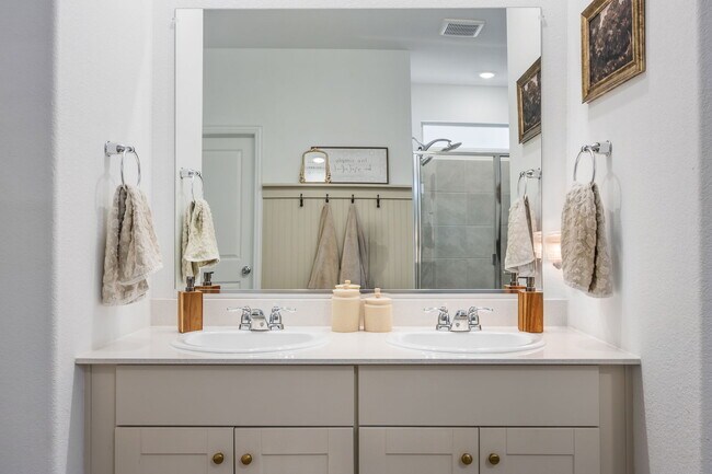 Building Photo - 10016 Thornapple Rd