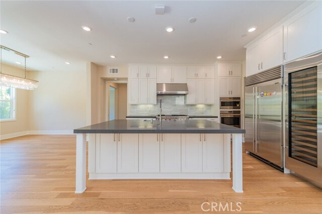 Building Photo - 60 Ray