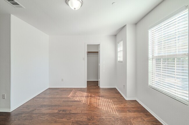 Building Photo - 1144 Landon Ln