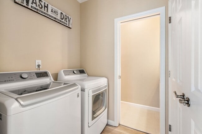 Building Photo - 1 Elm St