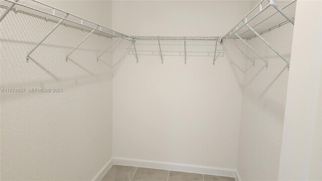 Building Photo - 2965 SE 23rd Ave