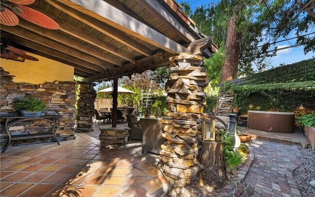 Building Photo - 4984 Topanga Canyon Blvd