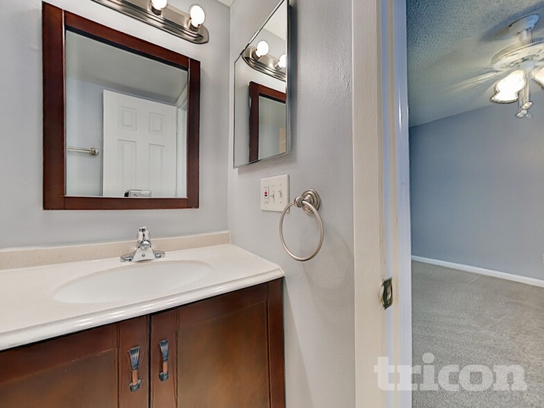 Building Photo - 8235 Donaldson Dr