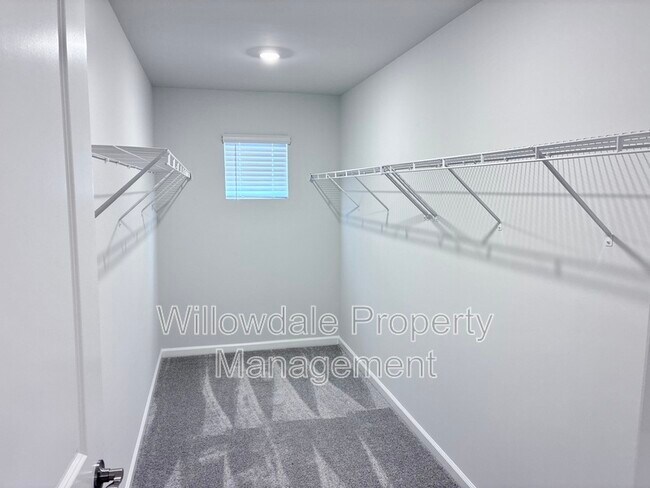 Building Photo - 866 McKenzie Pk Ter