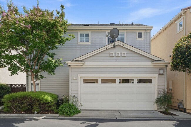 Building Photo - BRIGHT, OPEN RESIDENCE IN RIVERMARK HOME WITH EXCELLENT LAYOUT
