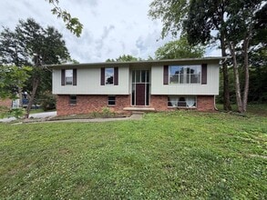 Building Photo - NEW RENTAL RATE...4 BEDROOM HOME IN FARRAGUT!!!
