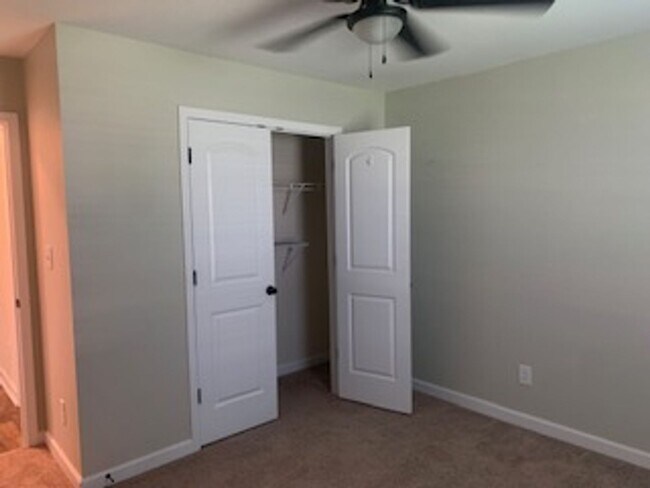 Building Photo - 200 Leeward Landing