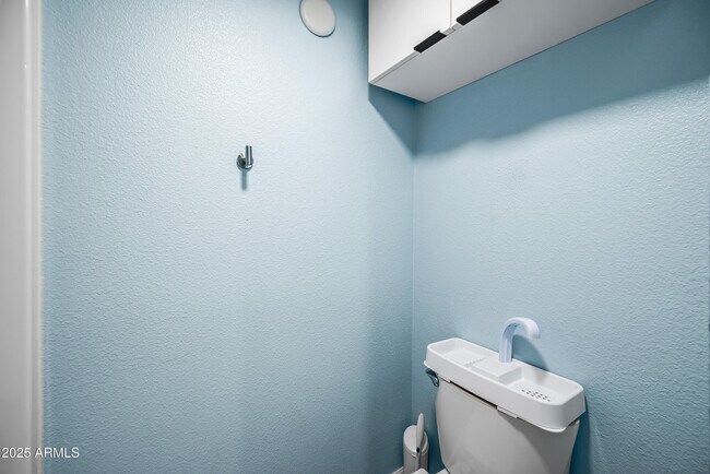 Building Photo - 3025 N 32nd St