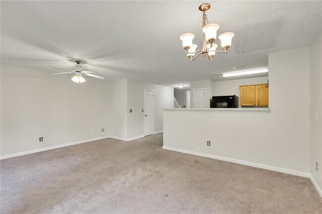 Building Photo - 6300 Hickory Ln Cir