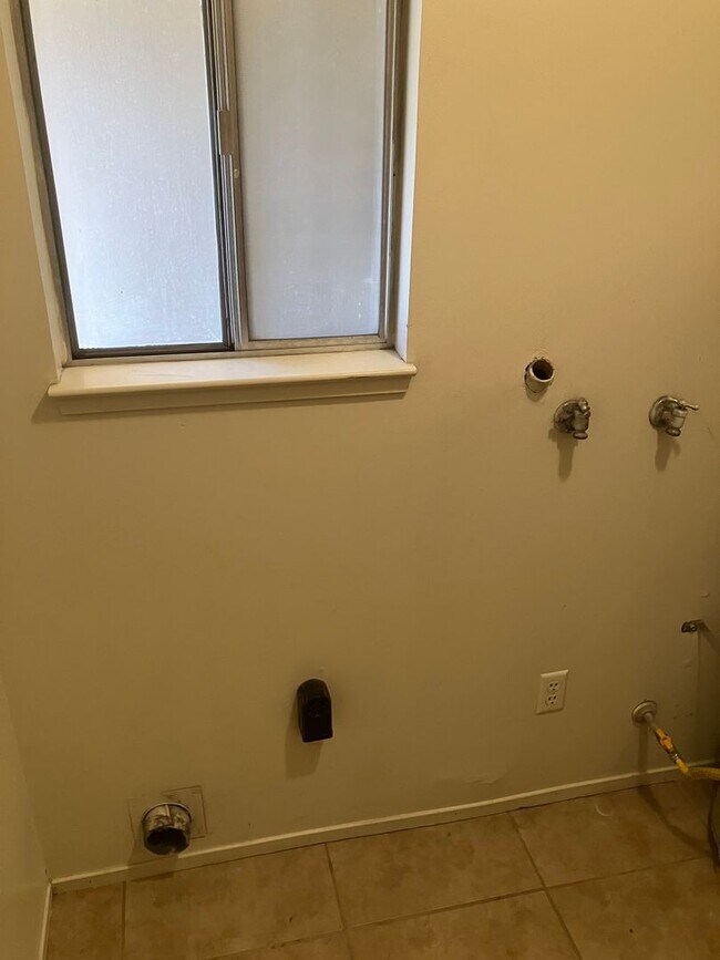 Building Photo - thornton2809 - 5.4/0/0 - R