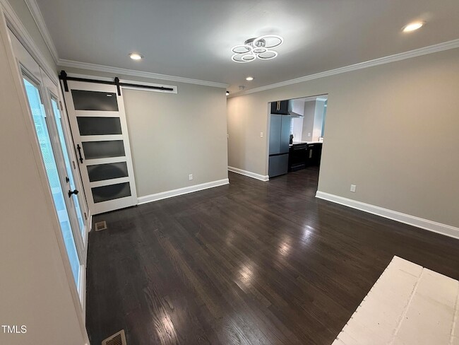 Building Photo - 215 Walnut St