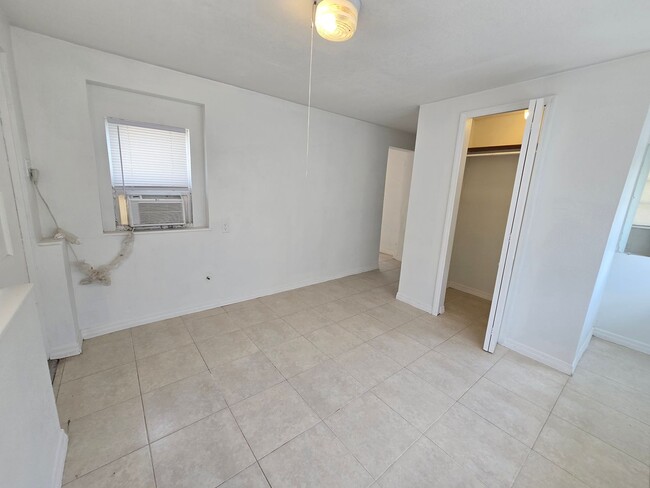 Building Photo - 6328 Brentwood Ave