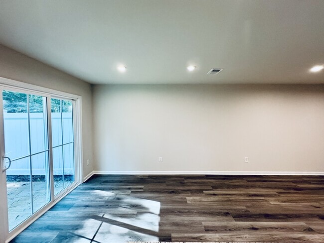 Building Photo - 261 Christiana Ln