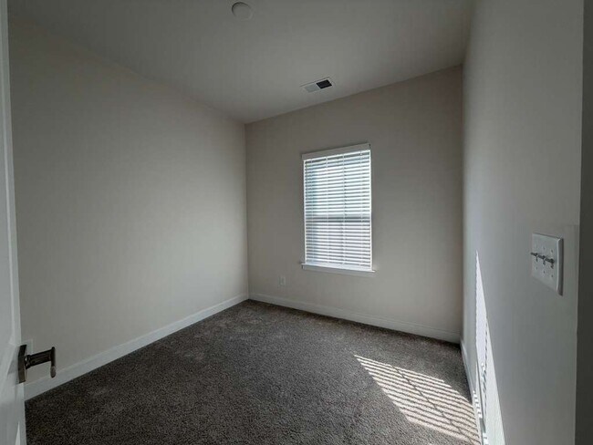 Building Photo - 216 Russell Br Ln