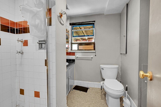 Building Photo - $2,795.00  - 4 Beds, 2 Baths, Single Famil...