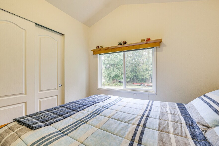 Building Photo - 2591 W Jakes Rd