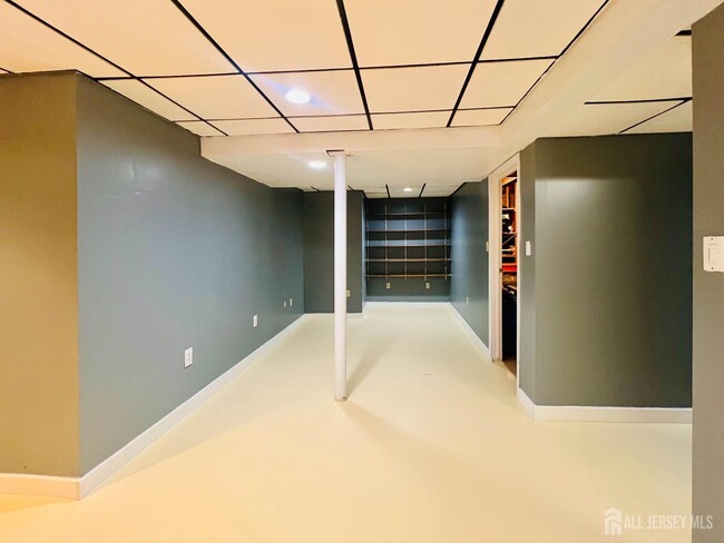 Building Photo - 172 Sayre Dr