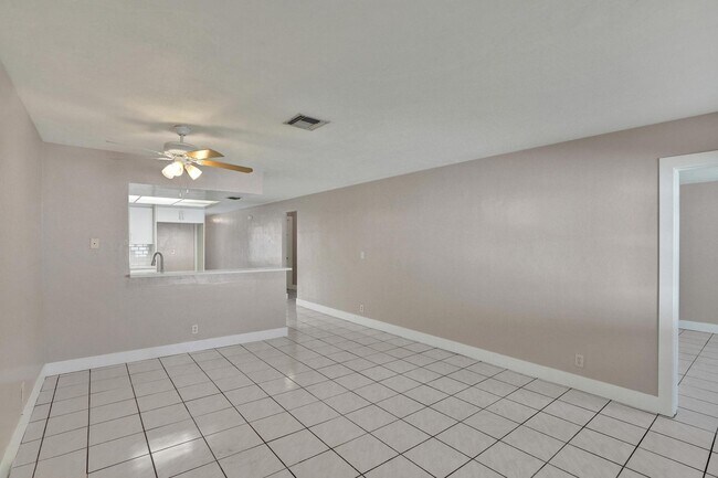 Building Photo - 7010-7012 NW 78th Ave