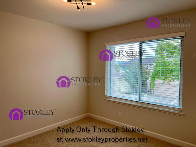 Building Photo - 1659 Siskiyou Dr