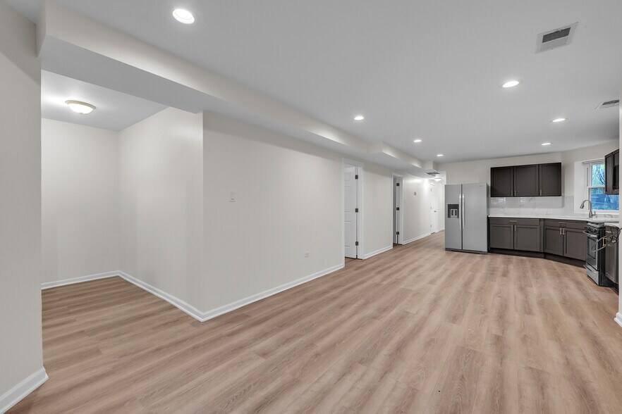 Building Photo - 1429 N Avers Ave
