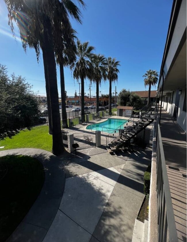 Primary Photo - Curran Place Apartments