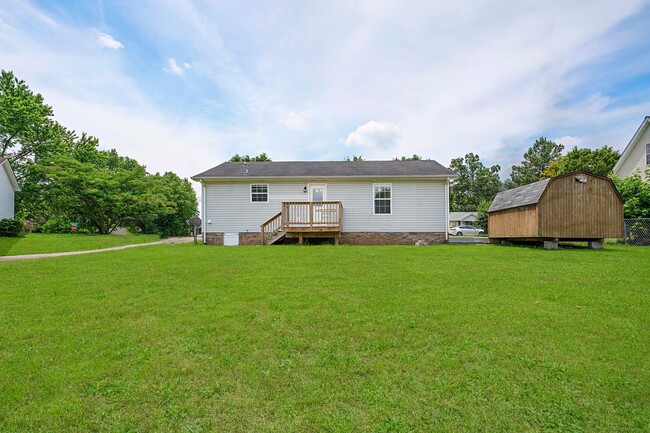 Building Photo - Charming Home