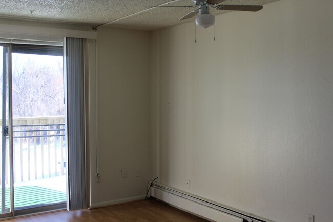 Building Photo - Wonderful 1 BR/1 BA Condo located on 3rd Floor in Secured Bldg!