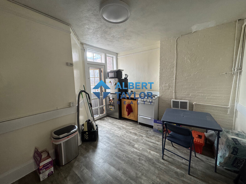 Building Photo - 155 Endicott St