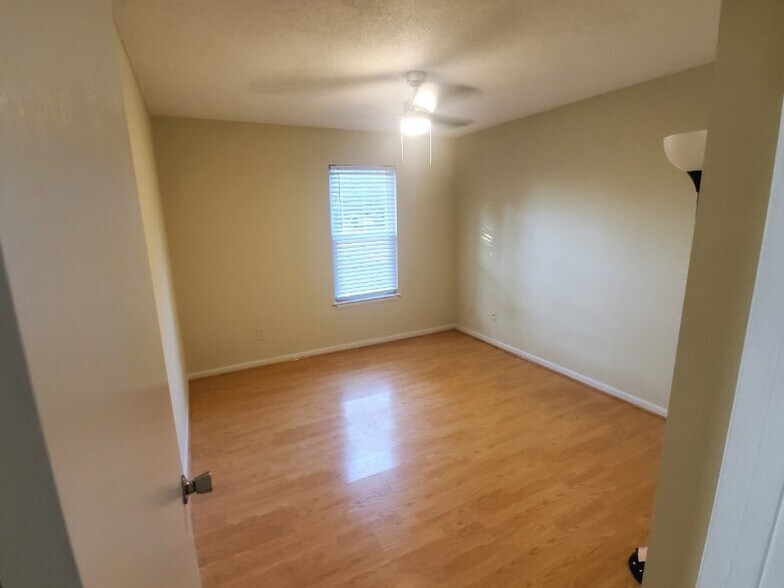 Building Photo - 233 Beechwood Ave