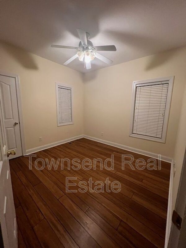 Building Photo - 305 W Summerchase Dr