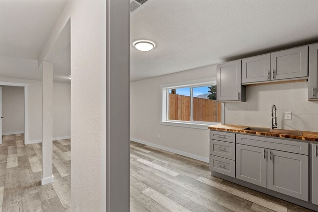 Building Photo - 460 N James Ave