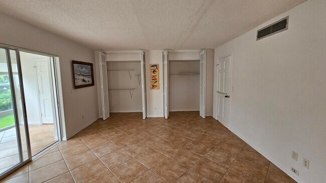Building Photo - 1441 Ocean Dr