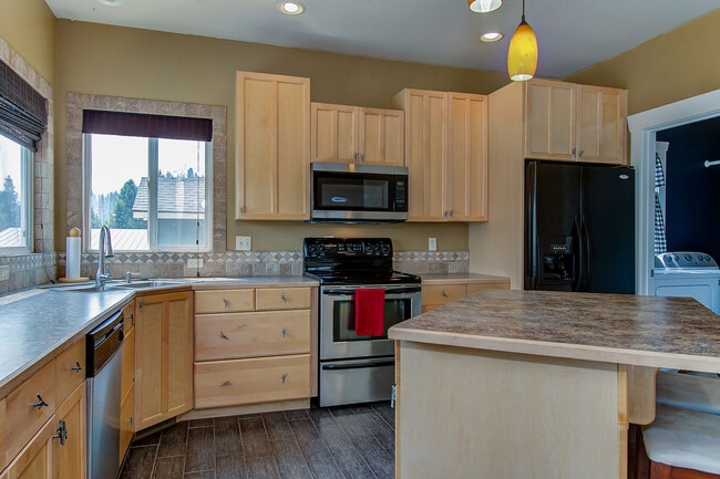 Building Photo - 21 Mores Creek Cir