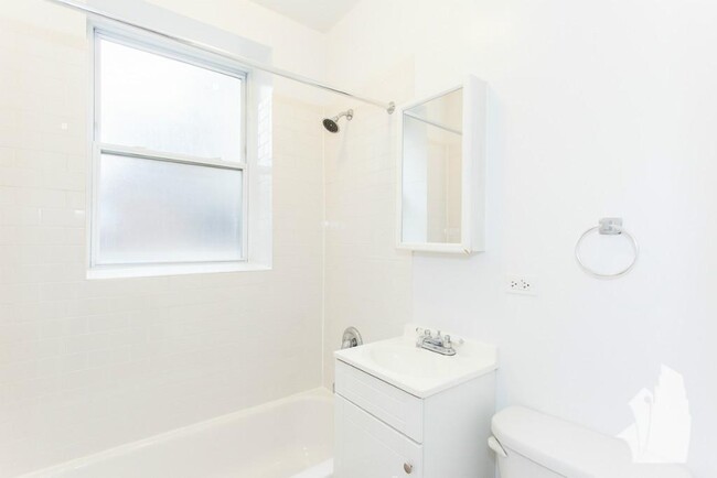 Building Photo - 2600 N Kimball Ave