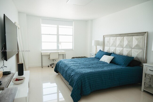 Building Photo - 3725 S Ocean Dr