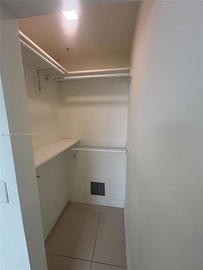 Building Photo - 829 SW 18th Ave