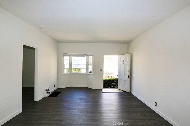 Building Photo - 364 Cliff Dr