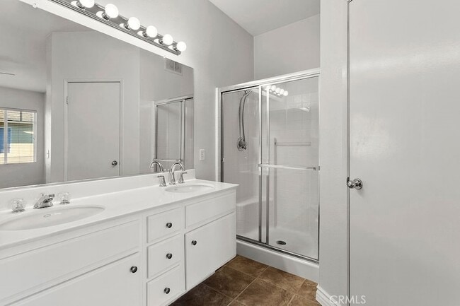 Building Photo - 17 Aurora