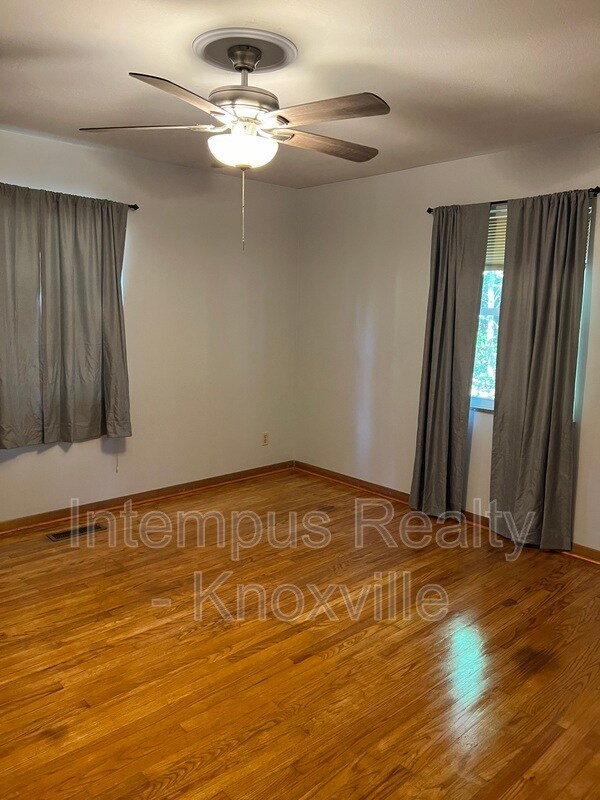 Building Photo - 5801 Ridgewood Rd